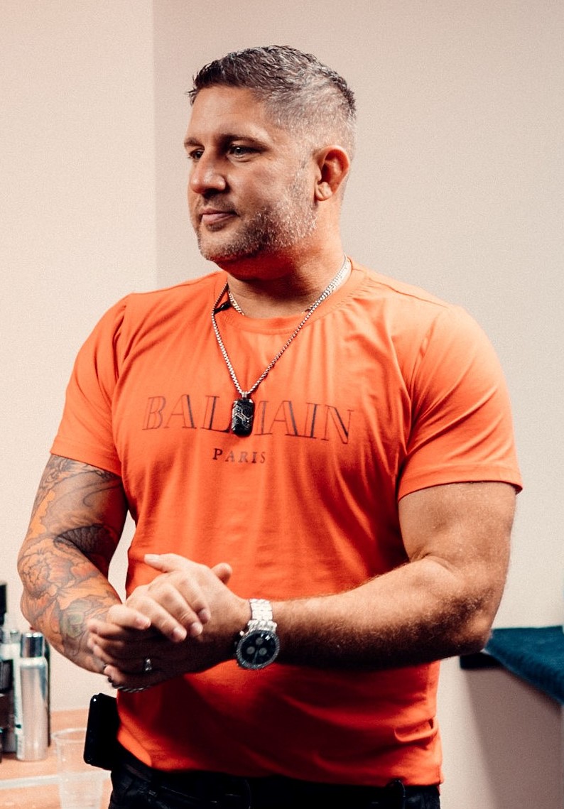 Shane SantaCroce speaking at a marketing and entrepreneurship event